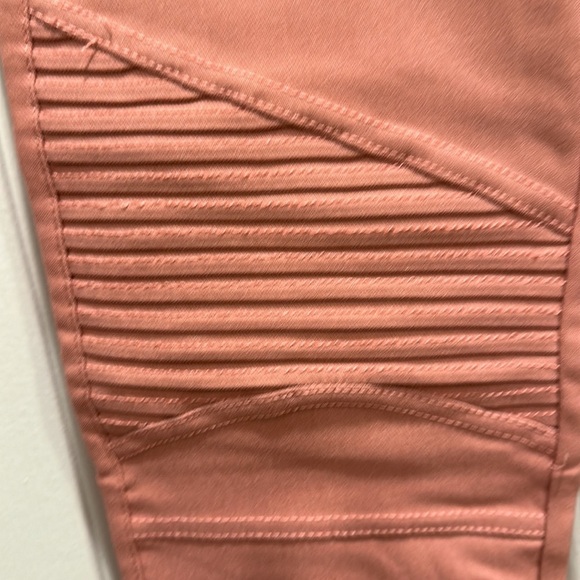 Moto Jeggings in Mauve - Picture 5 of 6